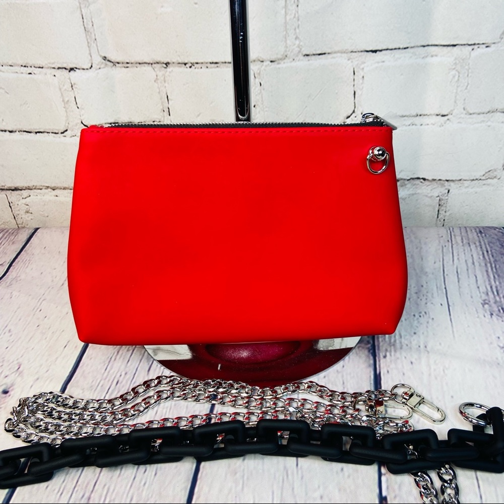 YSL crossbody pouch shoulder bag from the beauty line comes with 2 style chains - Picture 5 of 11